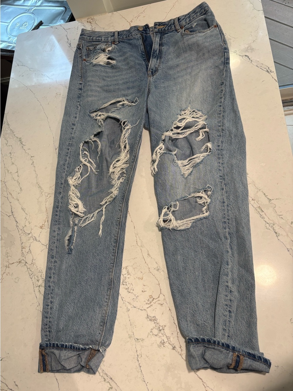 American Eagle Outfitters Light Blue Distressed Mom Jeans